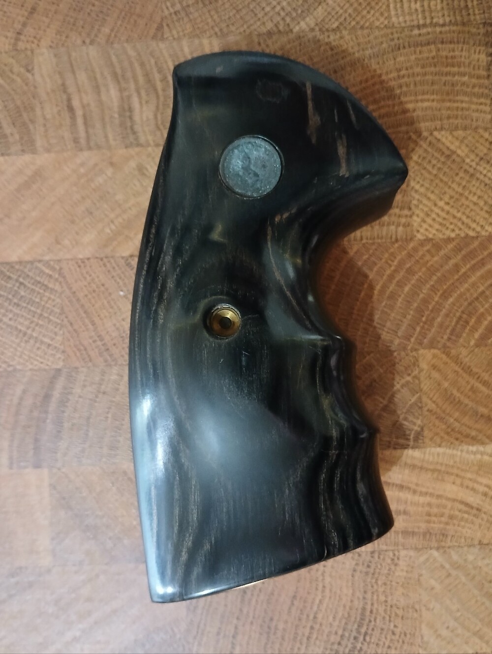 Colt Grip - Picture 3 of 9